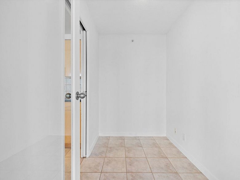 2705 193 Aquarius Mews