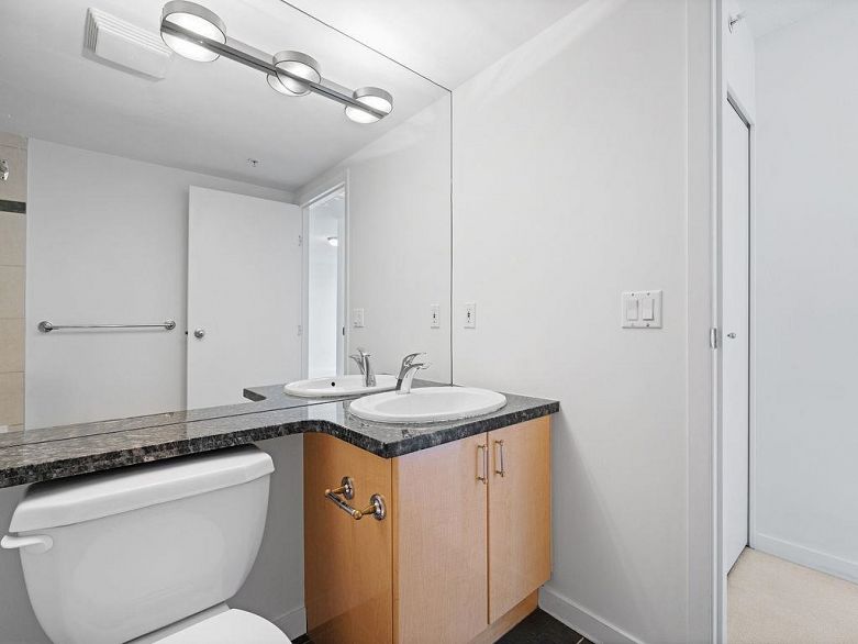 2705 193 Aquarius Mews