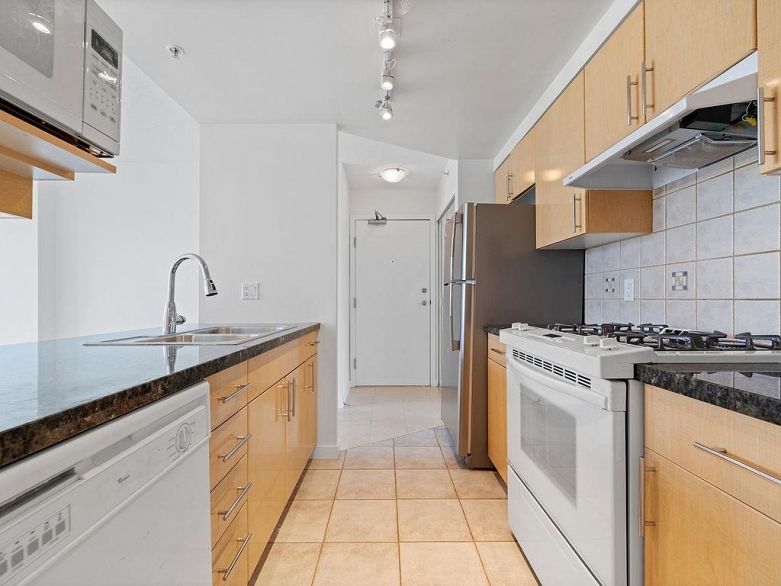 2705 193 Aquarius Mews