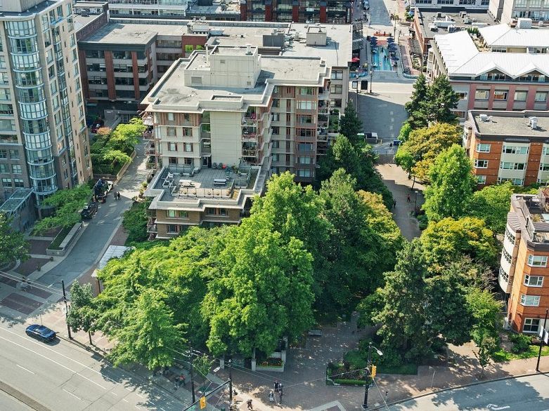 2705 193 Aquarius Mews