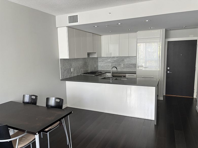 208 5638 Birney Avenue