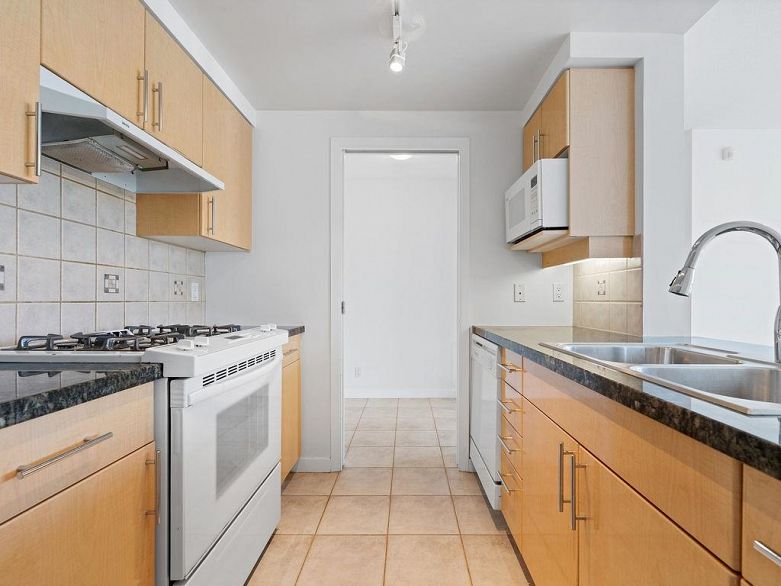 2705 193 Aquarius Mews