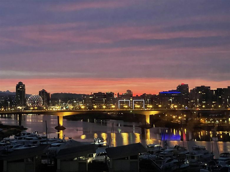 907 1288 Marinaside Crescent