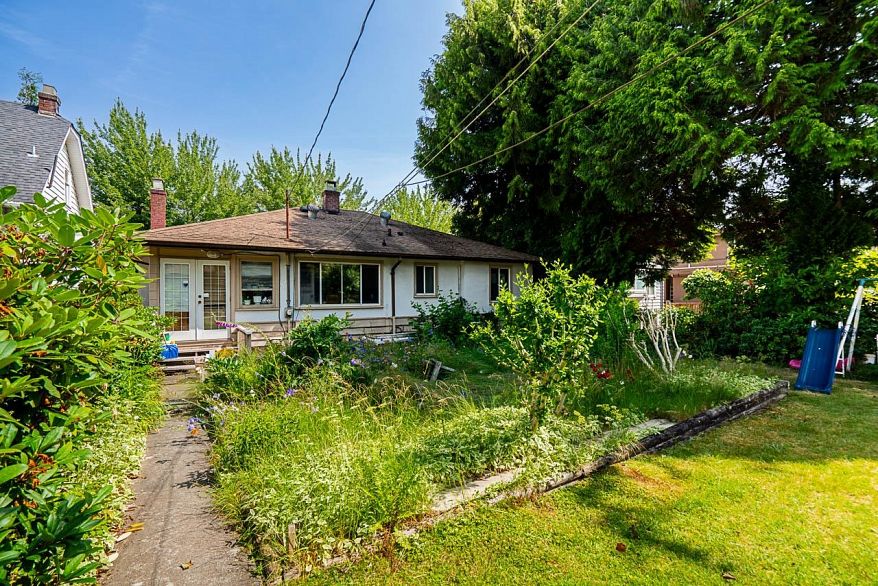 876 W King Edward Avenue