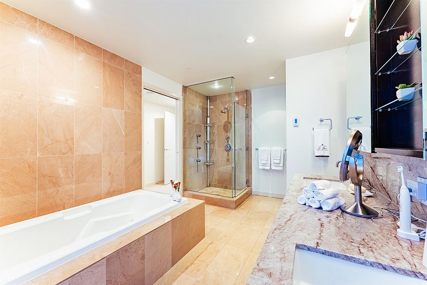 1402 1169 W Cordova Street