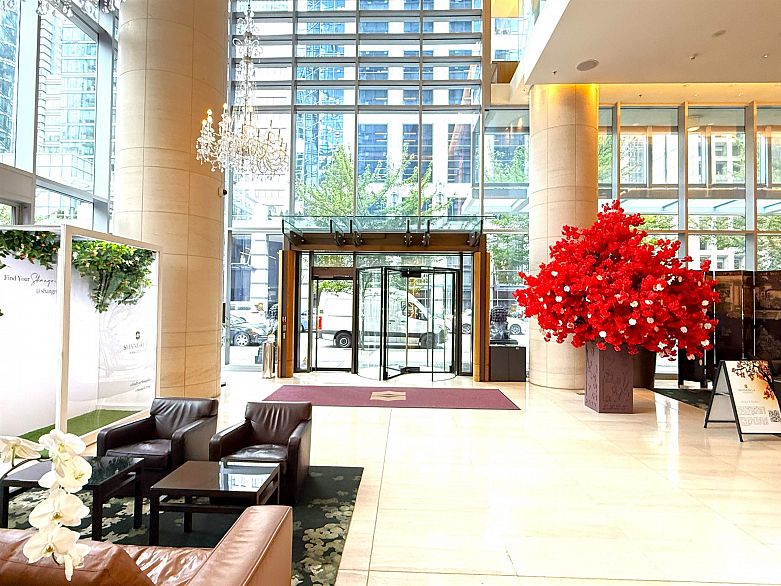 5104 1128 W Georgia Street