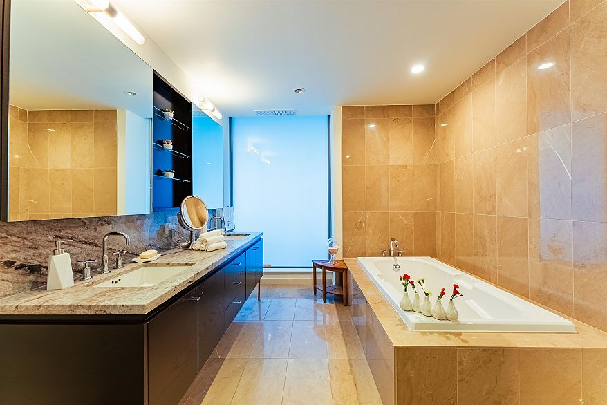 1402 1169 W Cordova Street