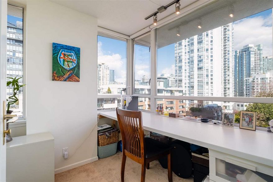 907 1288 Marinaside Crescent