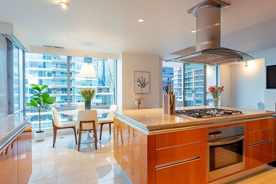 1402 1169 W Cordova Street