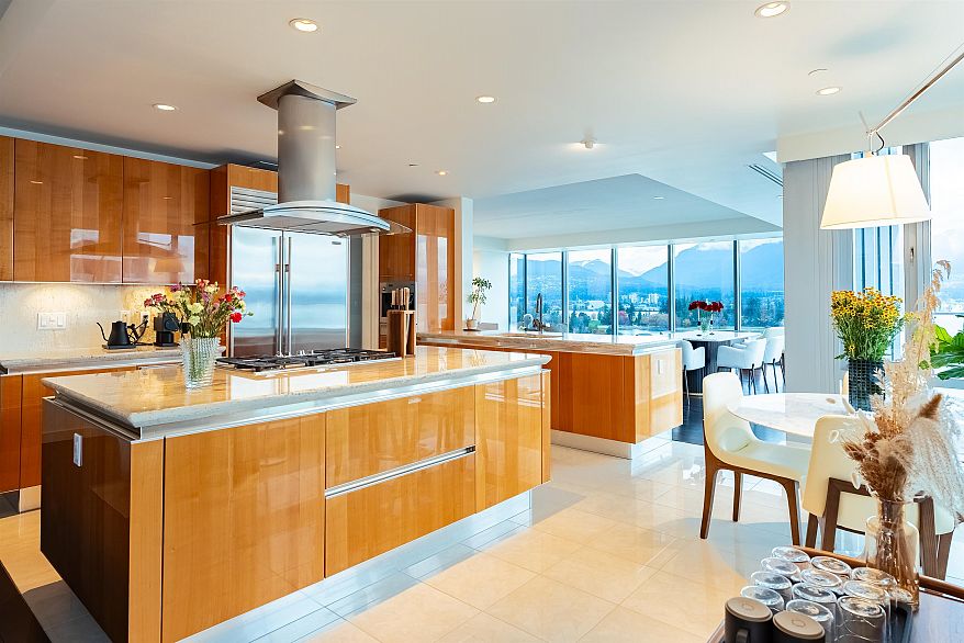 1402 1169 W Cordova Street