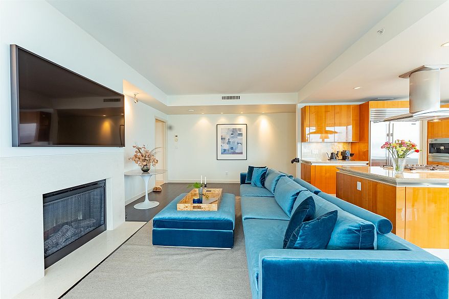 1402 1169 W Cordova Street