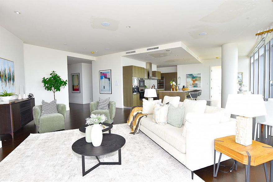 5104 1128 W Georgia Street