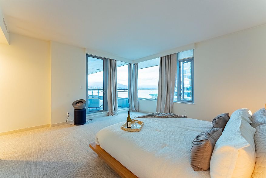 1402 1169 W Cordova Street