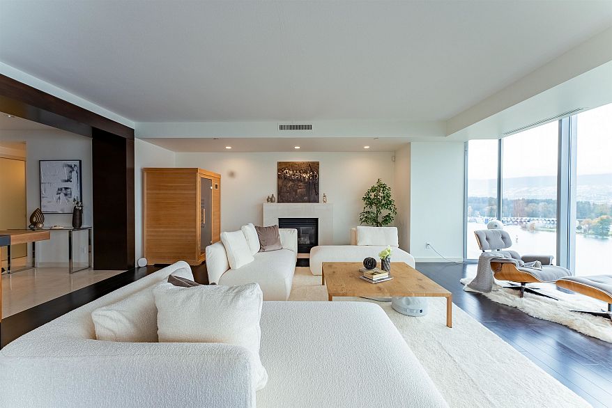 1402 1169 W Cordova Street