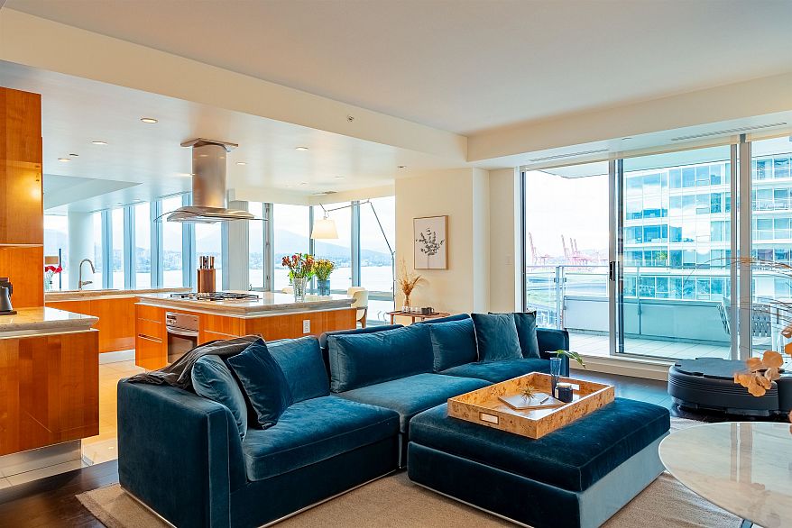 1402 1169 W Cordova Street