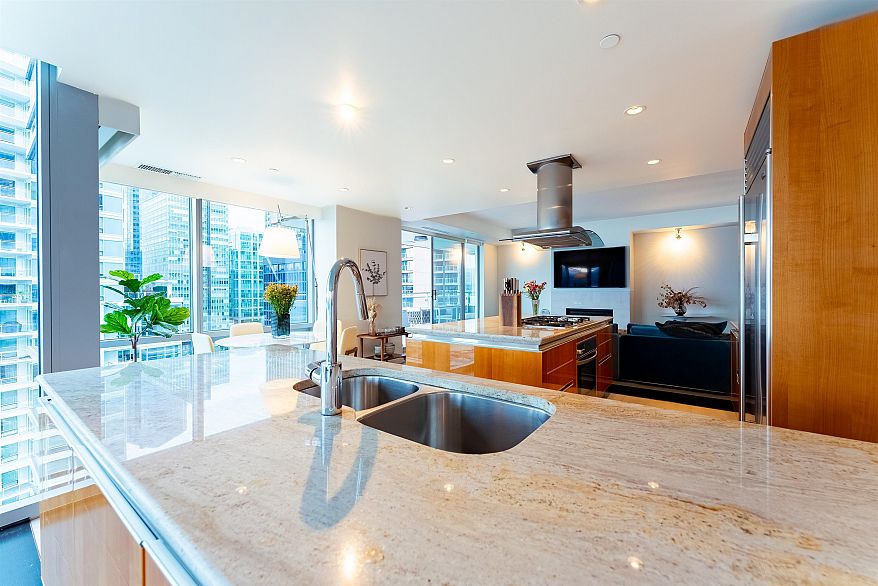 1402 1169 W Cordova Street