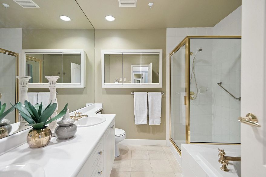 216 5735 Hampton Place