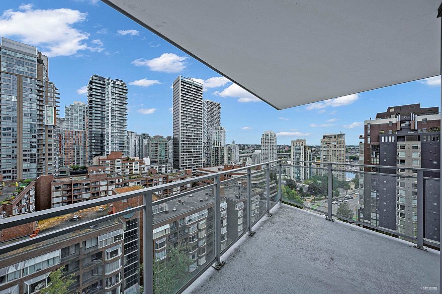 1606 1009 Harwood Street