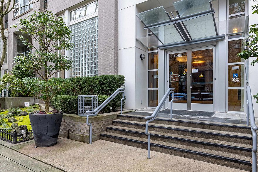 907 1288 Marinaside Crescent