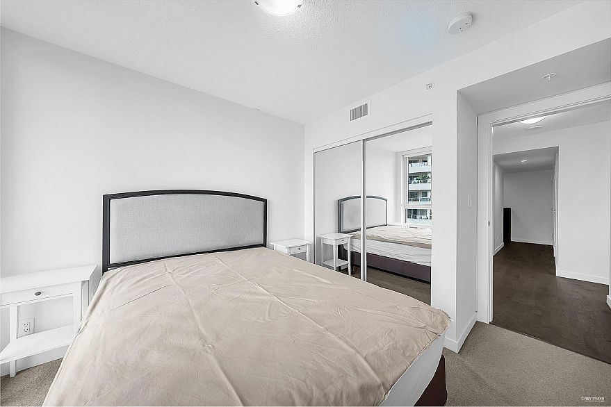 1606 1009 Harwood Street