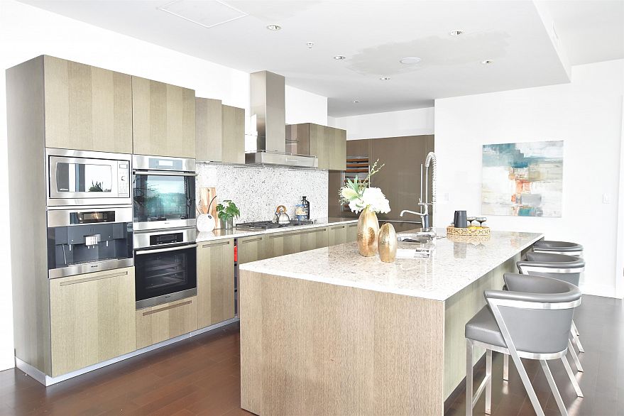 5104 1128 W Georgia Street