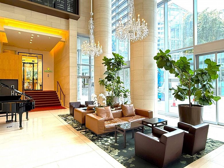 5104 1128 W Georgia Street