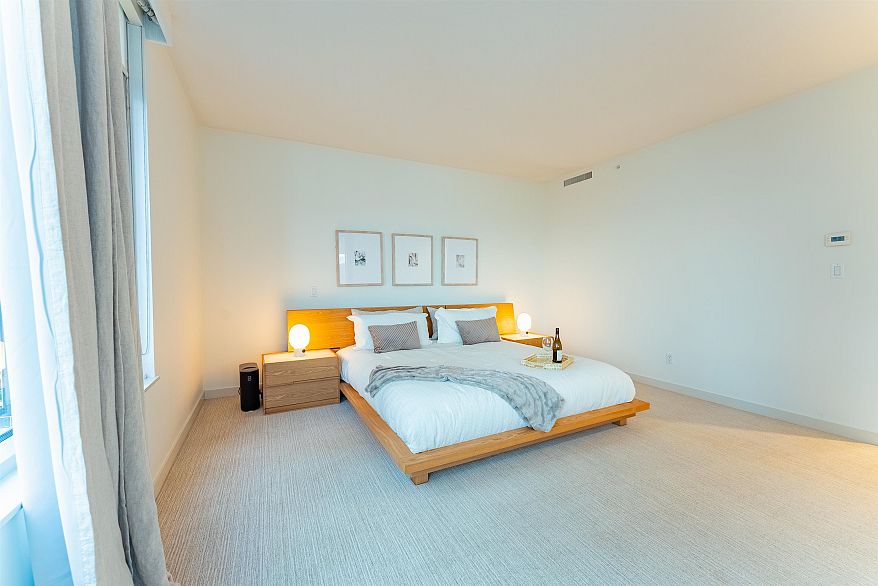 1402 1169 W Cordova Street