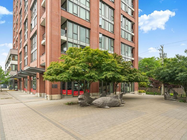 216 2689 Kingsway