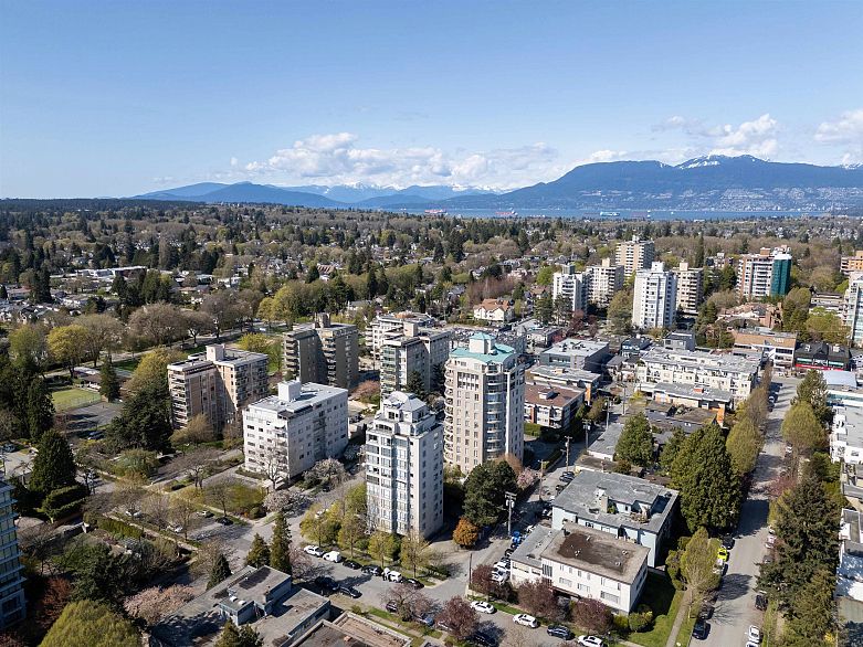 1100 5890 Balsam Street