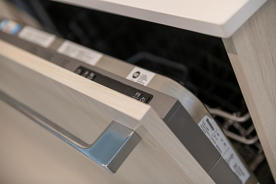 503 4928 Quebec Street