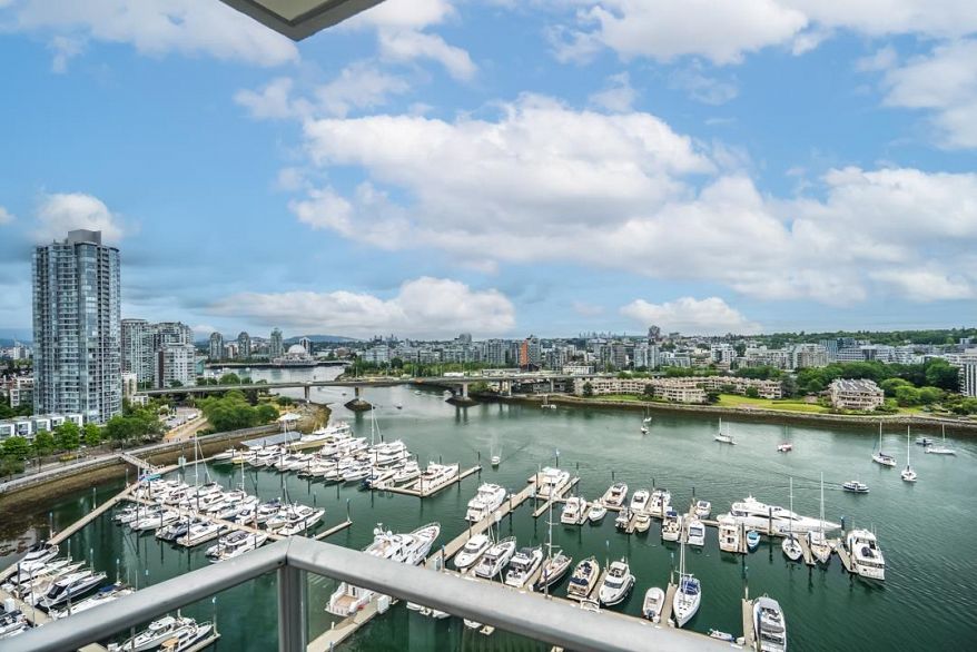 1901 1228 Marinaside Crescent