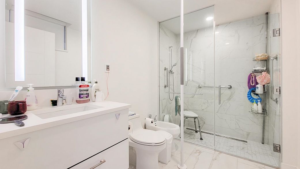 671 438 W King Edward Avenue