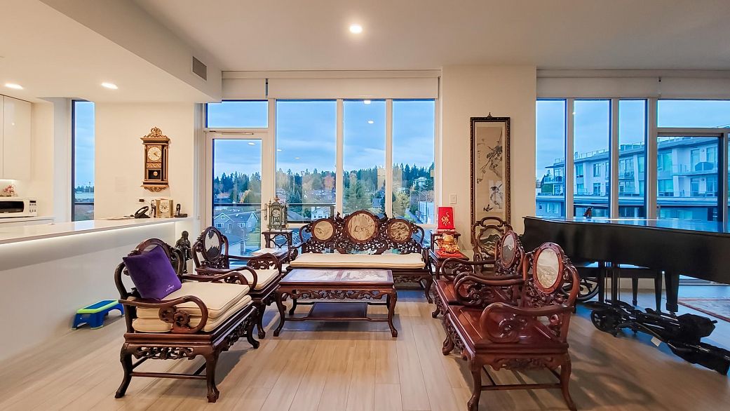 671 438 W King Edward Avenue