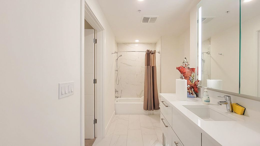 671 438 W King Edward Avenue