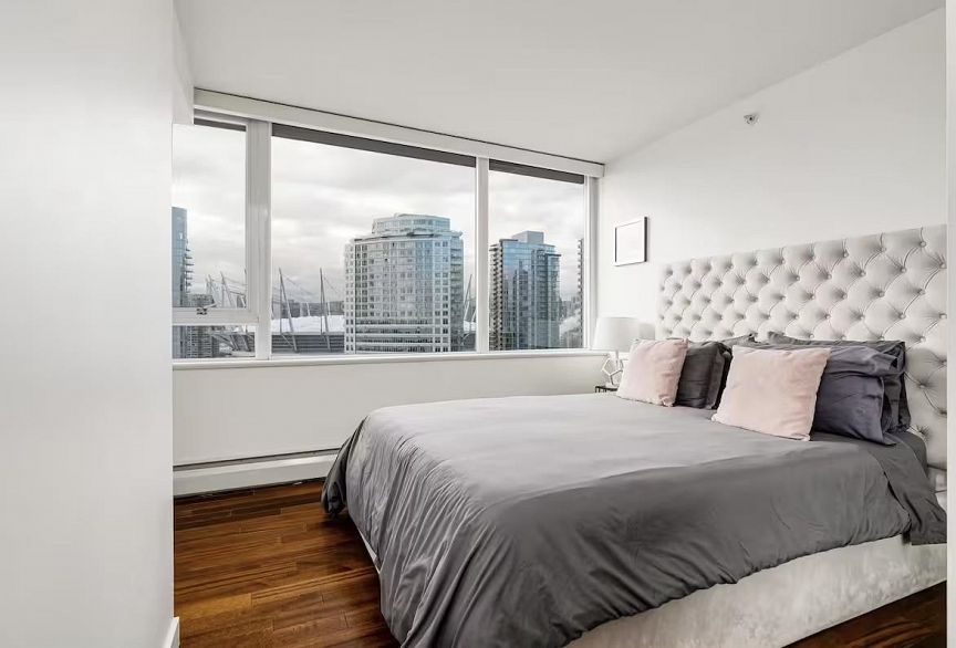 2202 688 Abbott Street