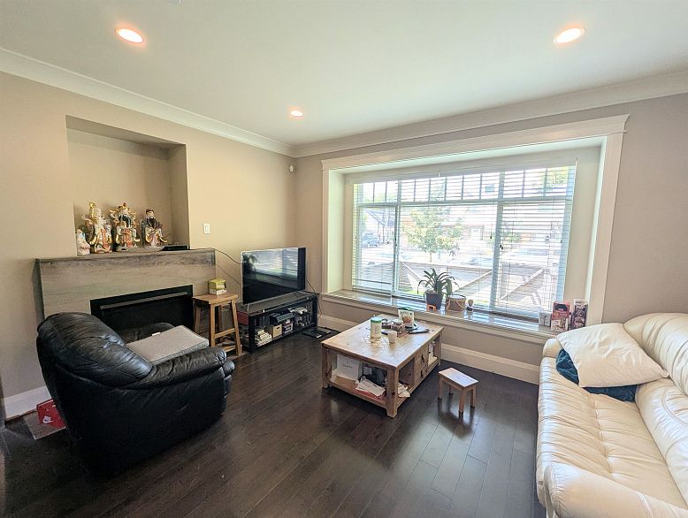 6466 Commercial Street