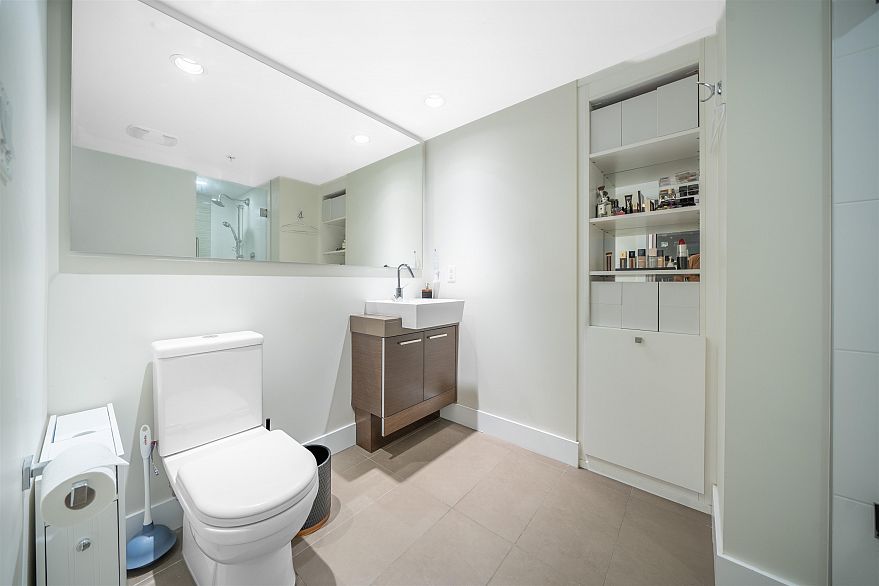 1905 535 Smithe Street