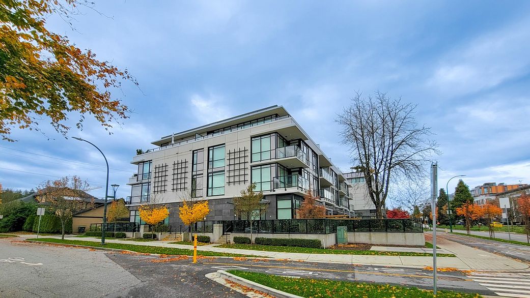 671 438 W King Edward Avenue