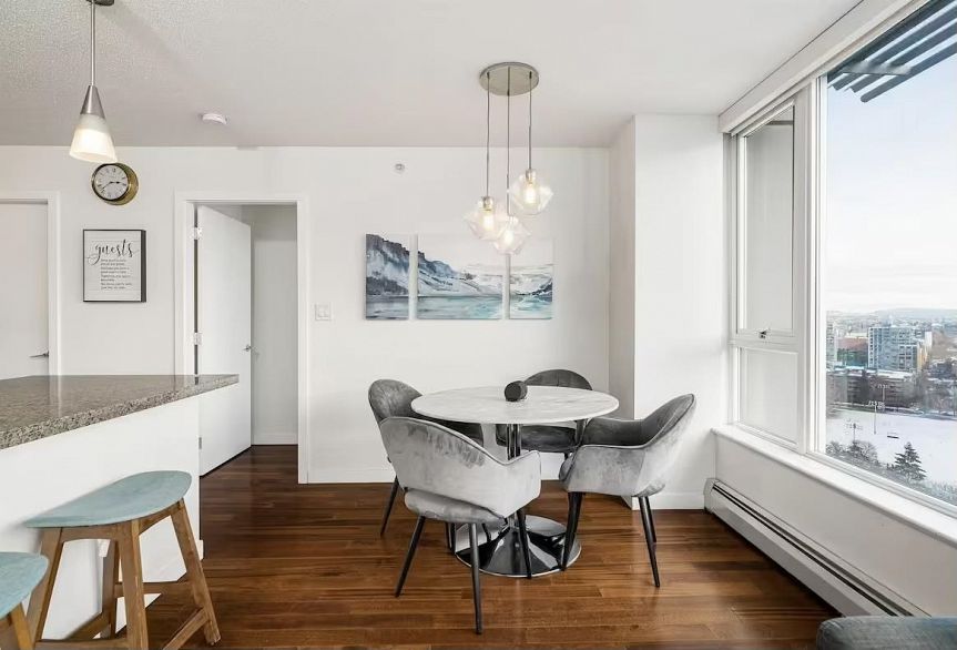 2202 688 Abbott Street