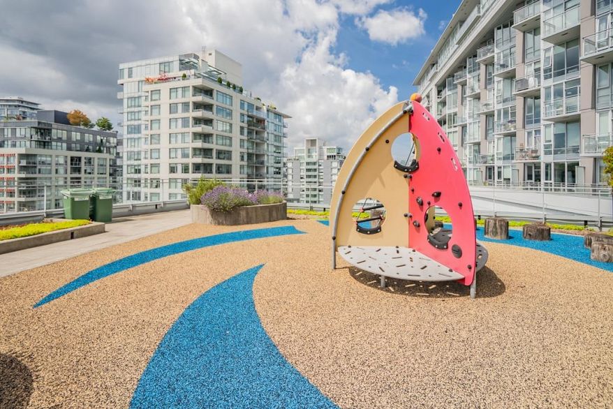 2110 1618 Quebec Street