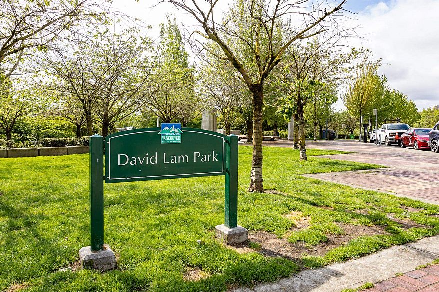 B1002 1331 Homer Street