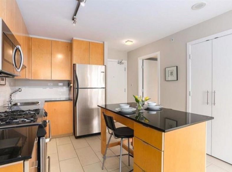 1602 989 Beatty Street