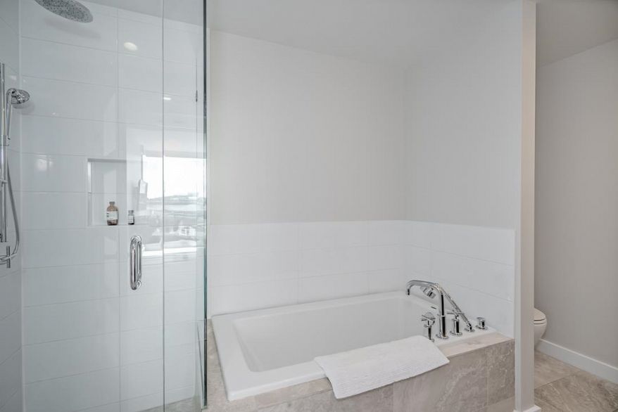 2110 1618 Quebec Street