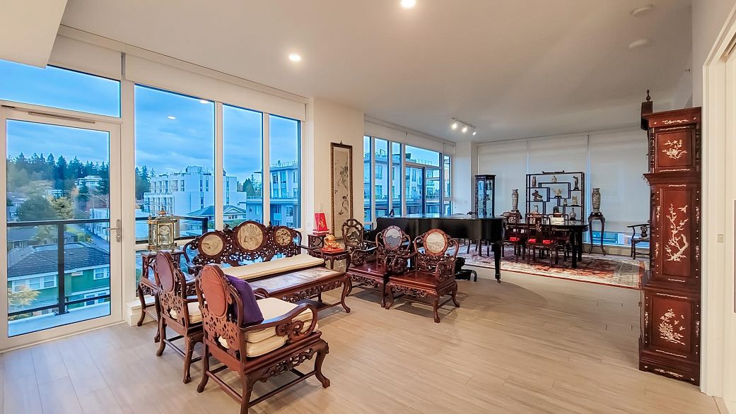 671 438 W King Edward Avenue