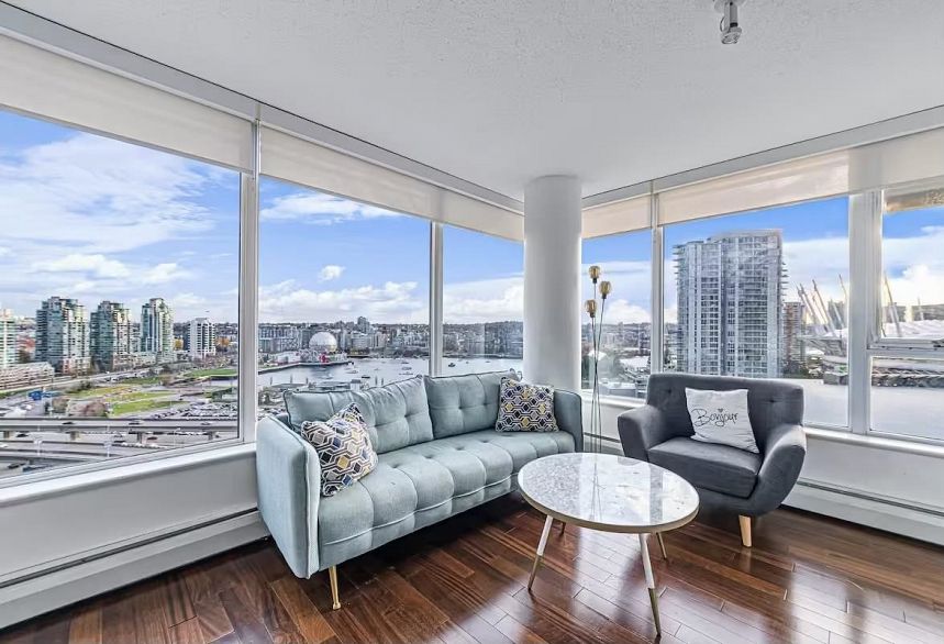 2202 688 Abbott Street