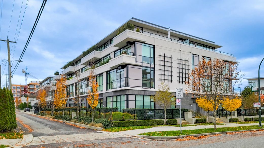 671 438 W King Edward Avenue