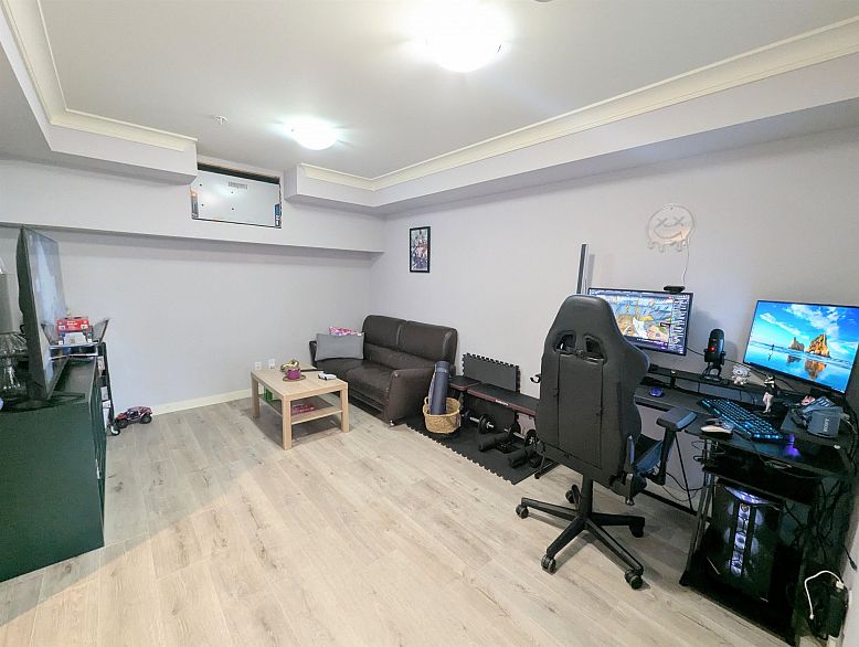 6466 Commercial Street