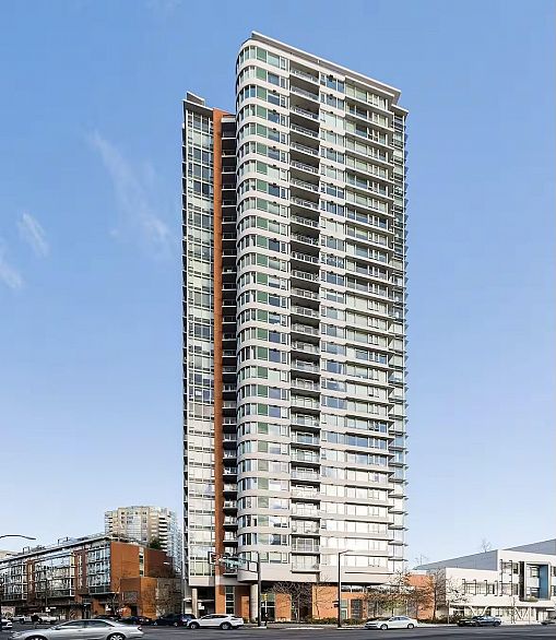 2202 688 Abbott Street