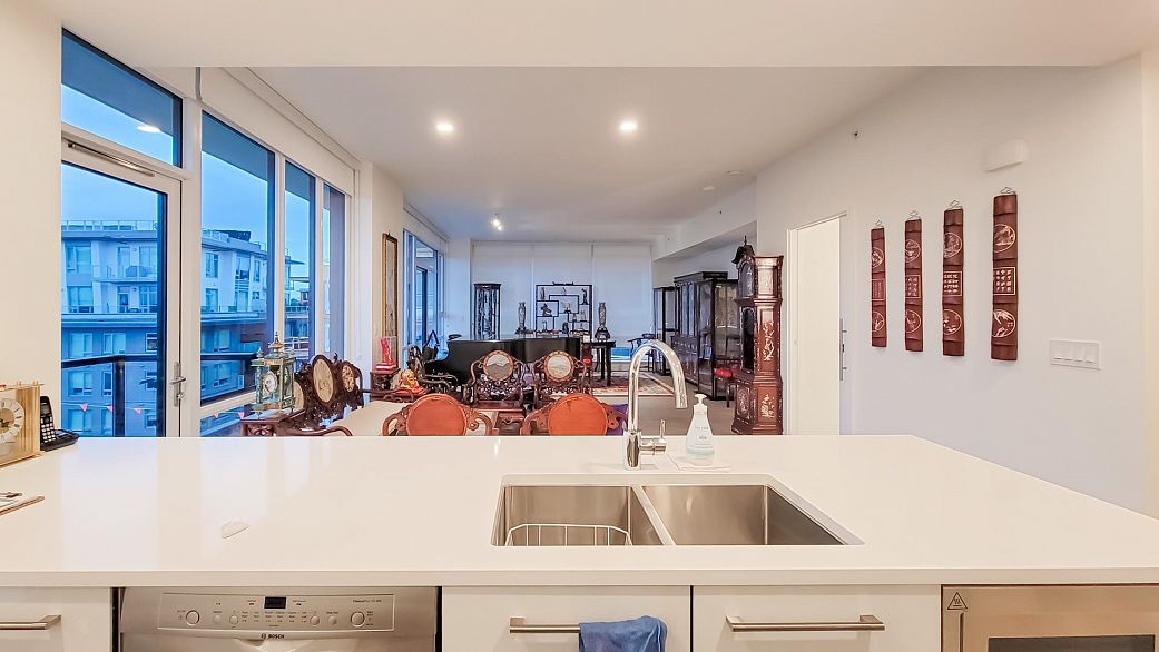 671 438 W King Edward Avenue