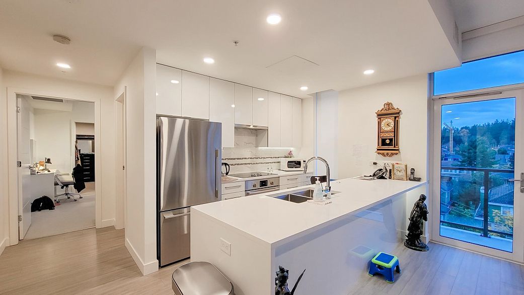 671 438 W King Edward Avenue